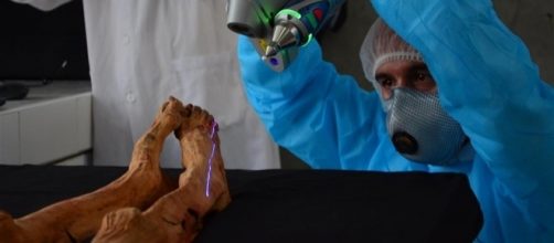 Escaneo de la momia mediante los expertos