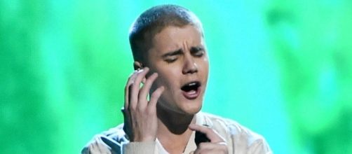 How Justin Bieber's Fans Bear the Brunt of His Personal Life | [Image source: Pixabay.com]