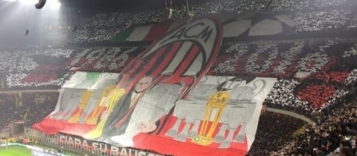 La curva del Milan durante il derby d'andata