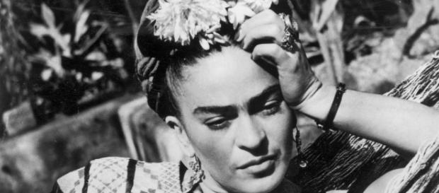 La famosa Frida Kahlo en la Casa Azul La famosa Frida Kahlo en la Casa Azul