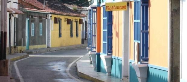 Las casas del pueblo aún conservan su estructura originaria y los colores se mantienen vivos Las casas del pueblo aún conservan su estructura originaria y los colores se mantienen vivos