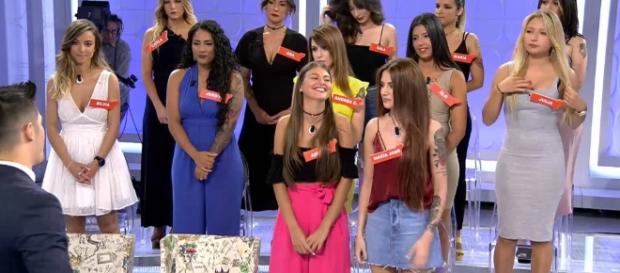 MYHYV: Joni, junto a sus pretendientas en el estreno de su trono MYHYV: Joni, junto a sus pretendientas en el estreno de su trono