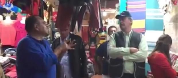 Vicente Fox, increpado por ciudadano en Chiapas (https://cdn.proceso.com.mx) Vicente Fox, increpado por ciudadano en Chiapas (https://cdn.proceso.com.mx)