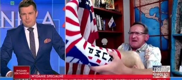 Wojciech Cejrowski oraz Michał Rachoń (źródło: TVP Info). Wojciech Cejrowski oraz Michał Rachoń (źródło: TVP Info).