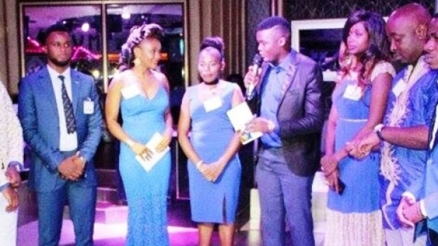 Les membres de L'ONG Go Blue for clean Water Cameroon lors de la soir&eacute;e (c) Toussaint Abessolo