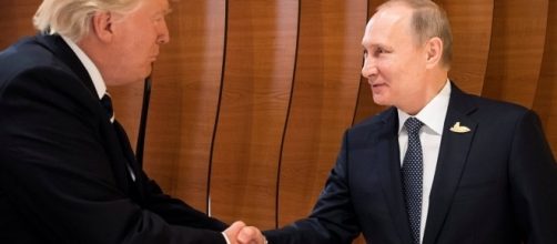 La prima stretta di mano tra Donald Trump e Vladimir Putin al G20 di Amburgo
