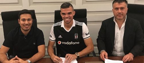Pepe signs Besiktas contract in his new club colours (Image Credit: youtube.com)