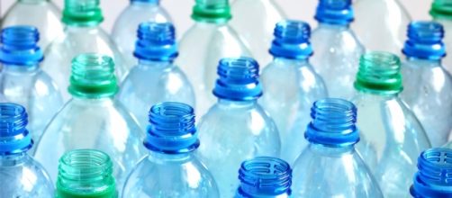 Riutilizzare le bottiglie di plastica? Non è una buona idea