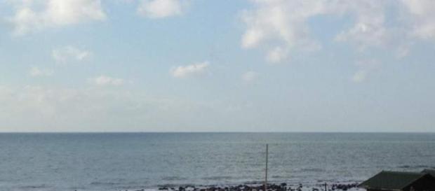 Momenti di panico stamattina sul lungomare di Ostia, un buttafuori dopo aver sparato all'amante e alla moglie si è tolto la vita. Momenti di panico stamattina sul lungomare di Ostia, un buttafuori dopo aver sparato all'amante e alla moglie si è tolto la vita.