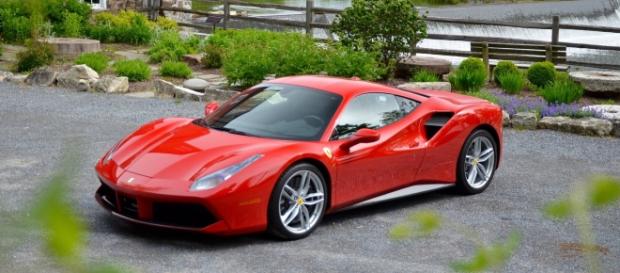 Ostentava una Ferrari ultimo modello il salernitano 36 enne 'nullatenente' arrestato per detenzione di droga ai fini di spaccio. Ostentava una Ferrari ultimo modello il salernitano 36 enne 'nullatenente' arrestato per detenzione di droga ai fini di spaccio.