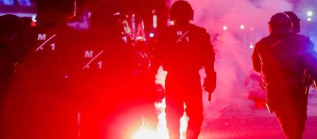 Polizei in Hamburg löst Demonstrationen auf - Ruhr Nachrichten - ruhrnachrichten.de Polizei in Hamburg löst Demonstrationen auf - Ruhr Nachrichten - ruhrnachrichten.de