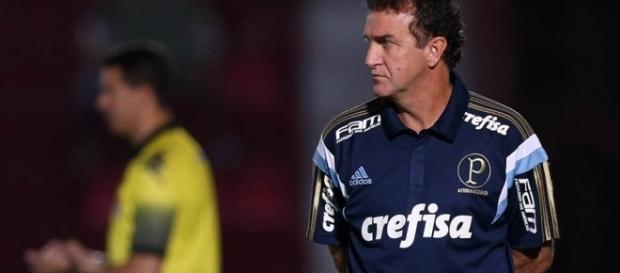 Treinador da equipe aguarda um reforço Treinador da equipe aguarda um reforço