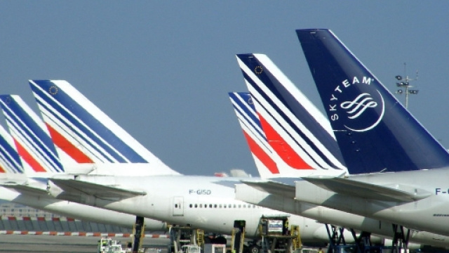 Air France et Hop! - Gr&egrave;ve - CC BY