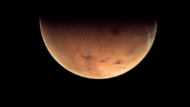 Marte non sarebbe adatto alla vita: scoperti sul Pianeta Rosso raggi ultravioletti che uccidono tutti i microorganismi presenti sulla superficie