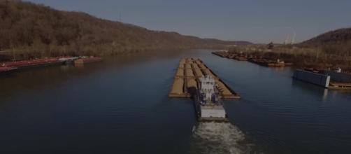 Ohio River Towboats (DJI Phantom 3 Drone) Image credit Zephyr Video Productions | Youtube