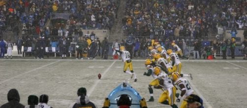 A cold game kickoff at Lambeau in 2006. (Via Wikimedia Commons)