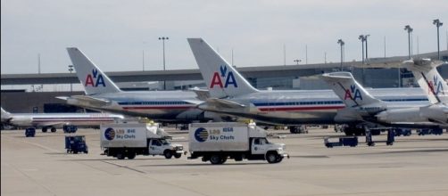 Photo American Airlines planes at Dallas Fort Worth International Airport via Wikimedia by Fred/CC BY-SA 3.0