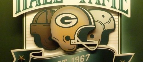 The yellow, dark green, and white have always been the color scheme of this storied NFL franchise. (Image credit Wikimedia Commons)