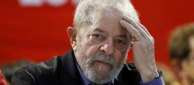 Ex-presidente da República quer se candidatar novamente. Ex-presidente da República quer se candidatar novamente.