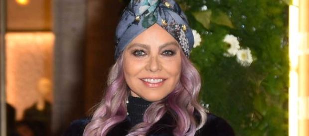 Tempi duri per Ornella Muti, condannata a pagare 30 mila euro per essere stata a cena con Putin. Foto: Glamour. Tempi duri per Ornella Muti, condannata a pagare 30 mila euro per essere stata a cena con Putin. Foto: Glamour.