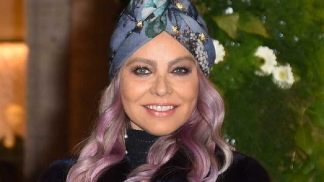 Tempi duri per Ornella Muti, condannata a pagare 30 mila euro per essere stata a cena con Putin. Foto: Glamour.