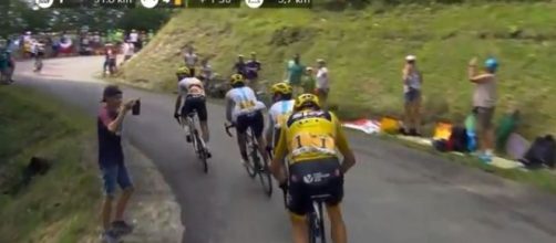 Chris Froome all'inseguimento sul Mont du Chat