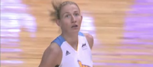 Courtney Vandersloot went off for 26 points and 13 assists to help her team rout the Minnesota Lynx on Saturday. [Image via WNBA/YouTube]