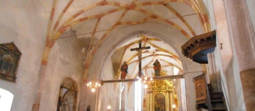 Foto bollenti in chiesa a Montescudo, richiesto risarcimento