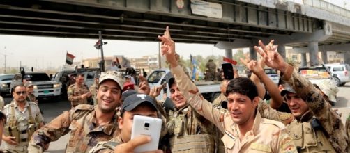 Mosul è libera: la gioia dei militari dell'esercito iracheno