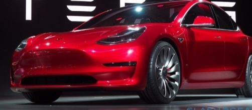 Tesla Model 3 - Photo: By Candy Red [CC BY-SA 4.0 (http://creativecommons.org/licenses/by-sa/4.0)], via Wikimedia Commons