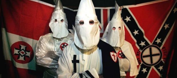 Con la presidenza di Donald Trump, il famigerato Ku Klux Klan ha rialzato la testa Con la presidenza di Donald Trump, il famigerato Ku Klux Klan ha rialzato la testa