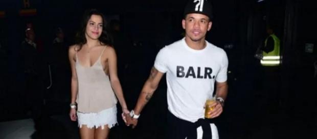 Emilly e um amigo considerado 'irmão' de Neymar. (Foto: Reprodução) Emilly e um amigo considerado 'irmão' de Neymar. (Foto: Reprodução)