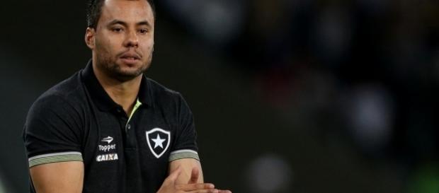 Jair Ventura tem um jogador garantido por mais dois anos Jair Ventura tem um jogador garantido por mais dois anos