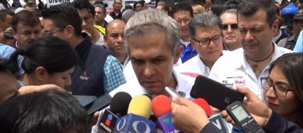 Mancera en entrevista con medios de información. Mancera en entrevista con medios de información.
