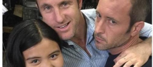 "Hawaii Five-O" leading men Scott Caan and Alex O'Loughlin share some love with a special fan while shooting Season 8 Instagram/ ayapapaya90