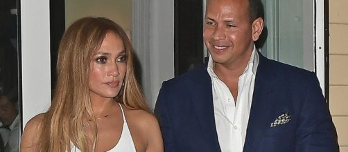 Jennifer Lopez’s Twins Cuddle with Alex Rodriguez - Image via Instagram Jennifer Lopez (@jlo)