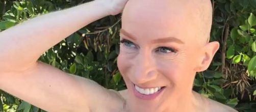 Kathy Griffin shaves head in support of her sister who is currently battling against cancer. Image via YouTube/HOT FUNNY