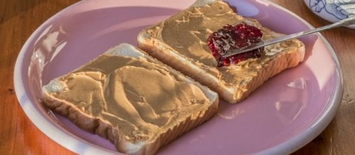 Peanut butter and jelly sandwich by Matias Garabedian from Montreal, Canada via Wikimedia Commons