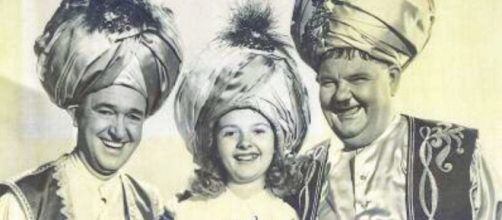 Stan Laurel, sua filha Lois e Oliver Hardy