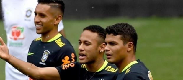 Neymar et ses compatriotes parisiens. Crédit photo : leparisien.fr Neymar et ses compatriotes parisiens. Crédit photo : leparisien.fr