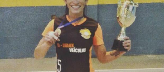 Primeira brasileira transgênero é aceita em time de vôlei Primeira brasileira transgênero é aceita em time de vôlei