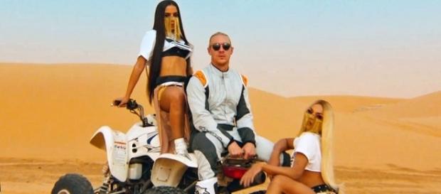 Vaza nova versão do clipe "Sua Cara" Vaza nova versão do clipe "Sua Cara"