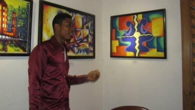 L'artiste plasticien camerounais Onana Amougui Juste Constant (c) Gérard Ngan