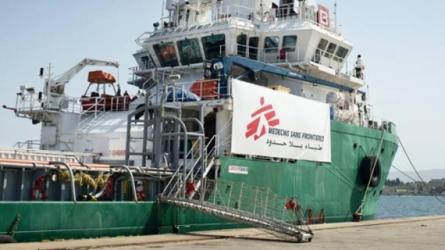 Un'imbarcazione dell'organizzazione non governativa 'Medici Senza Frontiere'