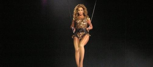 Beyonce during a performance / Photo via Jingjing Cheng, Wikimedia Commons