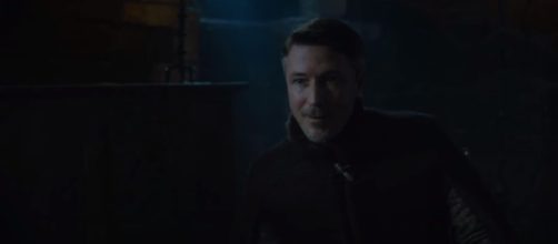 Littlefinger gives Bran the Valyrian dagger in "Game of Thrones" Season 7 Episode 4. (Photo:YouTube/Ben Quincy-Shaw)