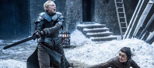 Game of Thrones : L'étrange détail pendant le duel Arya / Brienne Game of Thrones : L'étrange détail pendant le duel Arya / Brienne