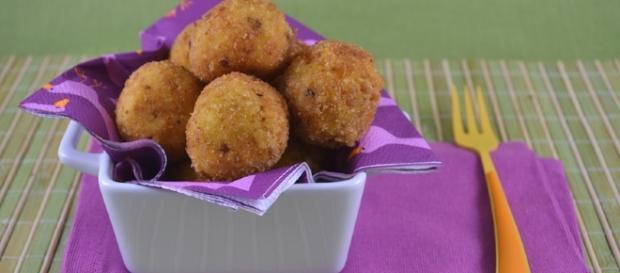 Secondi piatti veloci: polpette di tonno e patate, davvero gustose Secondi piatti veloci: polpette di tonno e patate, davvero gustose