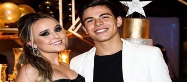 Thomaz Costa diz que terminou namoro com Larissa Manoela por ligação e que “estava infeliz” Thomaz Costa diz que terminou namoro com Larissa Manoela por ligação e que “estava infeliz”