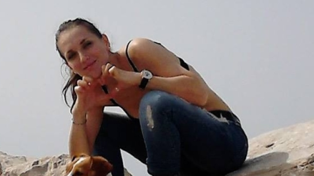 Dalila Iafelice, 28 anni, è morta ieri travolta dal treno per salvare il suo cane. Foto: Facebook.
